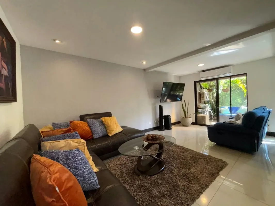 VENTA DE CASA ESQUINERA EN CONDOMINIO PARQUES DEL SOL - SANTA ANA