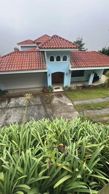 Se alquila  amplia y acogedora casa de montaña en Tarbaca - Aserri