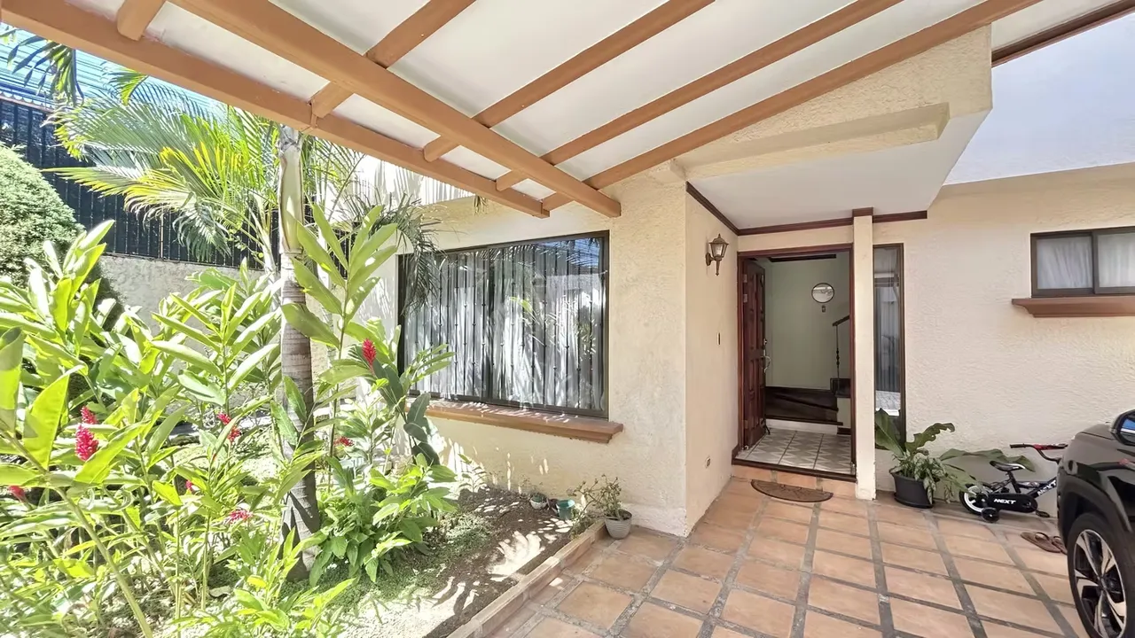 Casa en Venta en Condominio. Excelente ubicacion en Guachipelín de Escazú
