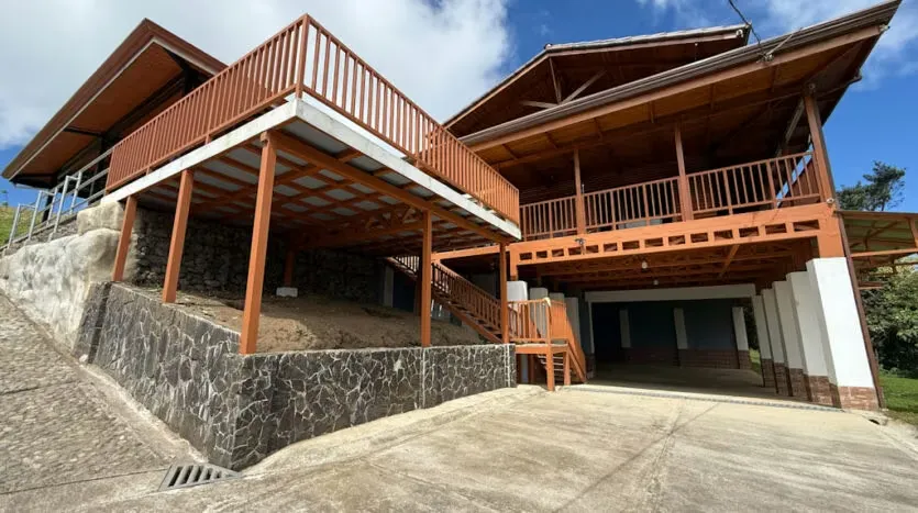Beautiful Mountain Property for Sale in Bajo La Hondura
