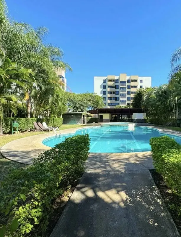Amplio apartamento en condominio