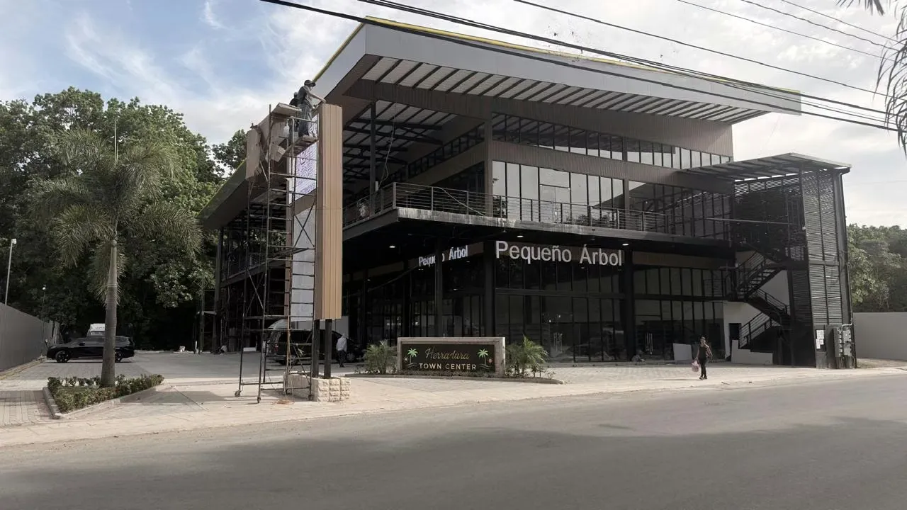 Herradura Town Center es un nuevo desarrollo comercial de concepto premium–lifestyle, estratégicamente ...