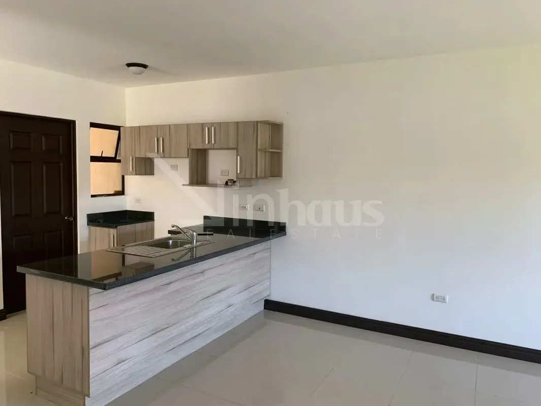 Casa de una planta en venta en La Guácima – Condominio con amenidades