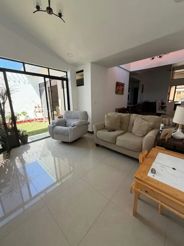 SE VENDE bonita casa de un piso en Condominio Lomas de Montes de Oca!