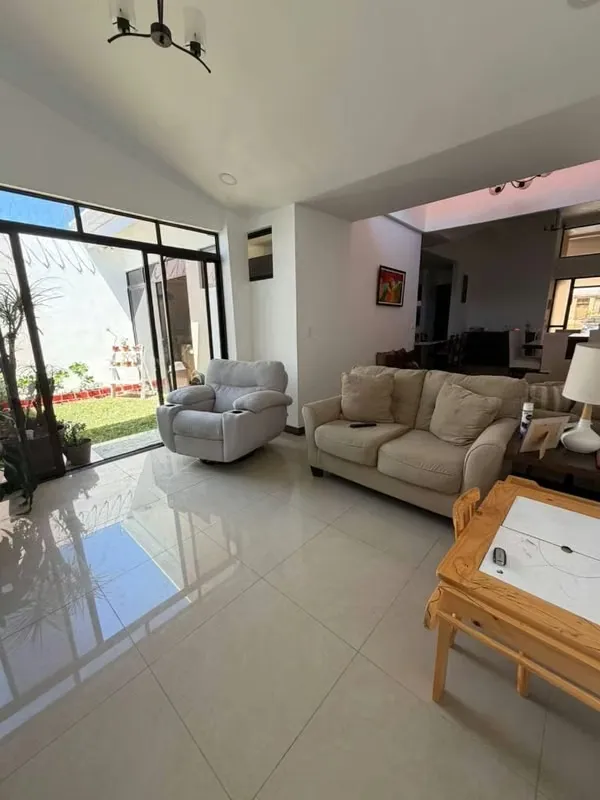 SE VENDE bonita casa de un piso en Condominio Lomas de Montes de Oca!