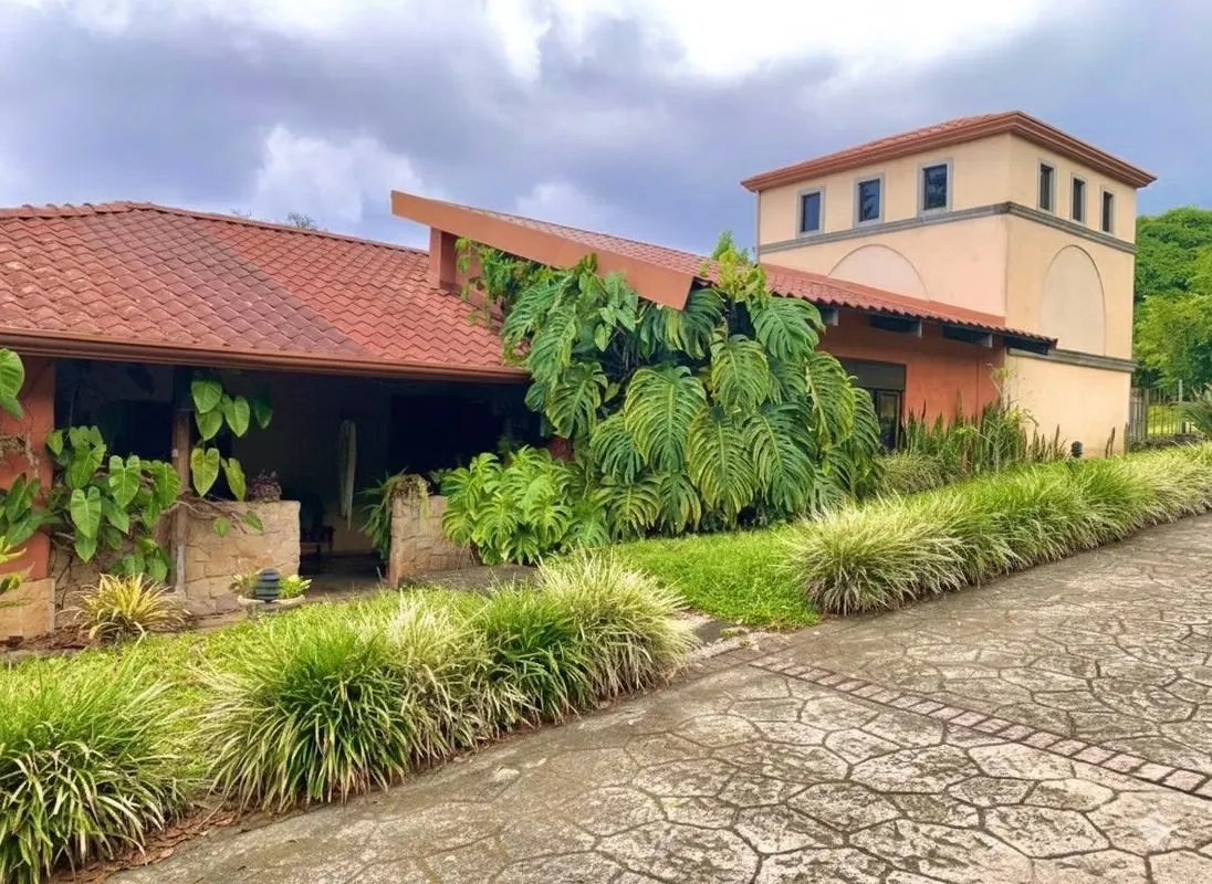 PRECIO REBAJADO Venta casa Colonial espacios de Adobe Residencial, UNA PLANTA, San Antonio, Escazú