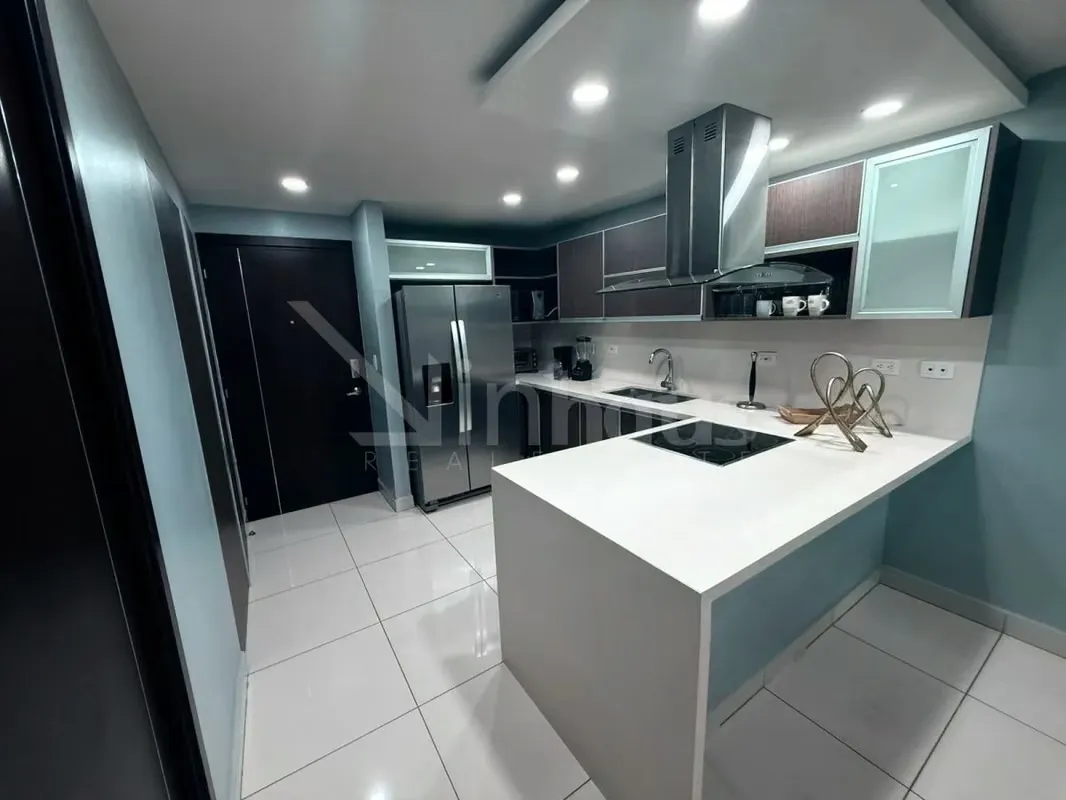 Apartamento completamente amueblado para alquiler, de dos niveles.