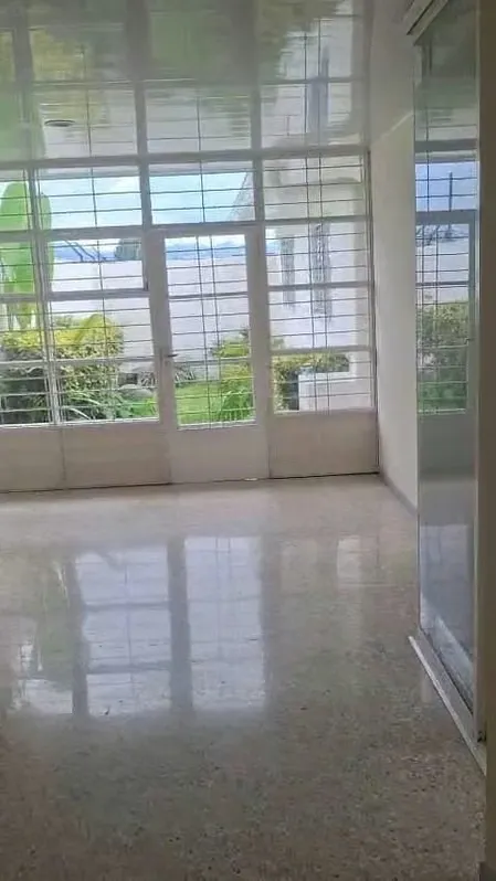 Se alquila propiedad ideal para oficinas o comercio, ubicada en una zona estratégica de San Pedro.