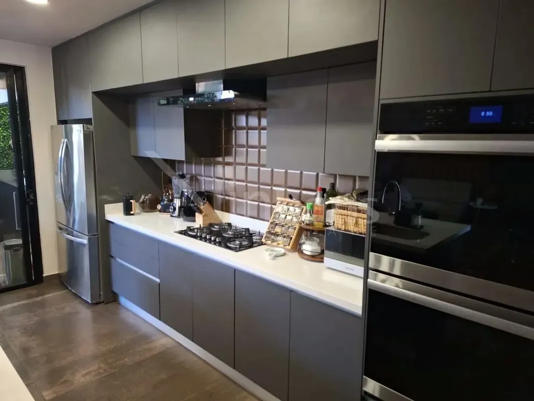 Venta de casa con bella vista en Guachipelin
