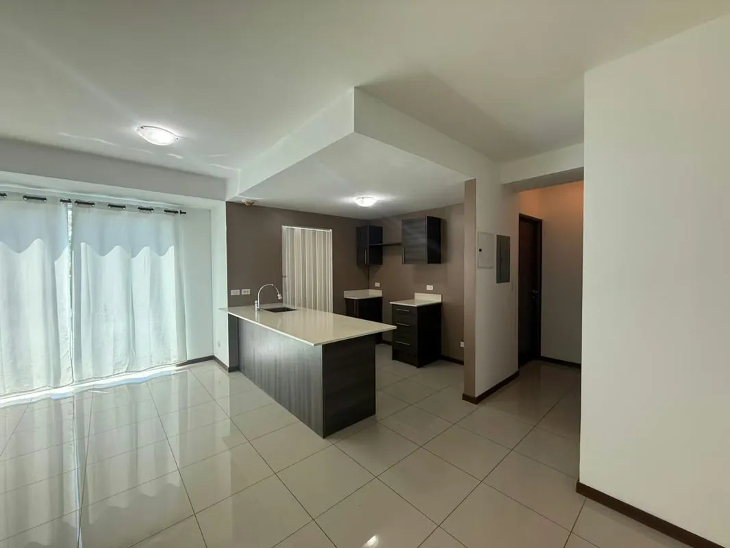 Apartamento en Condominio Vía Indus, Plaza Real Cariari, Heredia