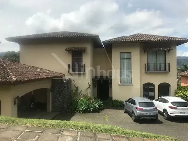 id # 40119 Exclusiva residencia en venta – Colinas de Montealegre