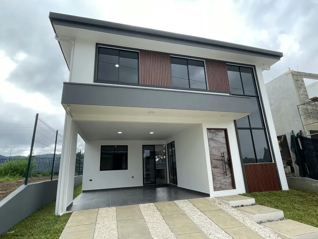 *Venta de casa en Tres Ríos en condominio – 5 habitaciones-