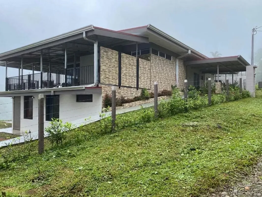 INDEPENDENT HOUSE ON 3,600 M² LOT FOR SALE – AGUAS ZARCAS