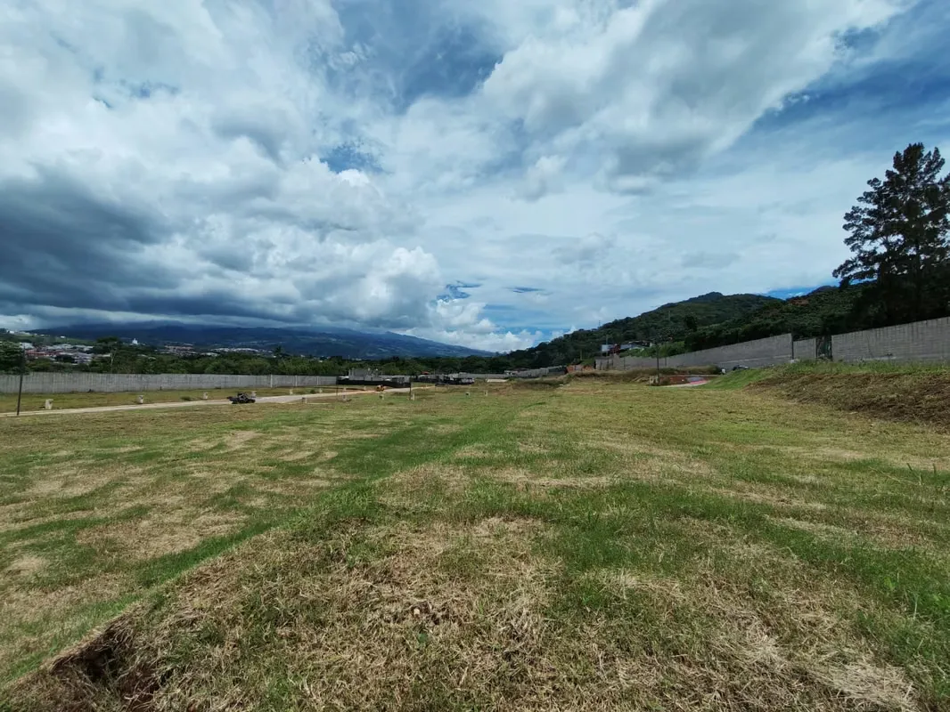Beautiful lots for sale in Ayarco. New Condominium.