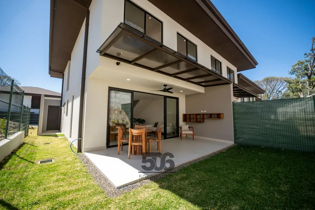 Venta de casa nueva en Barreal de Heredia