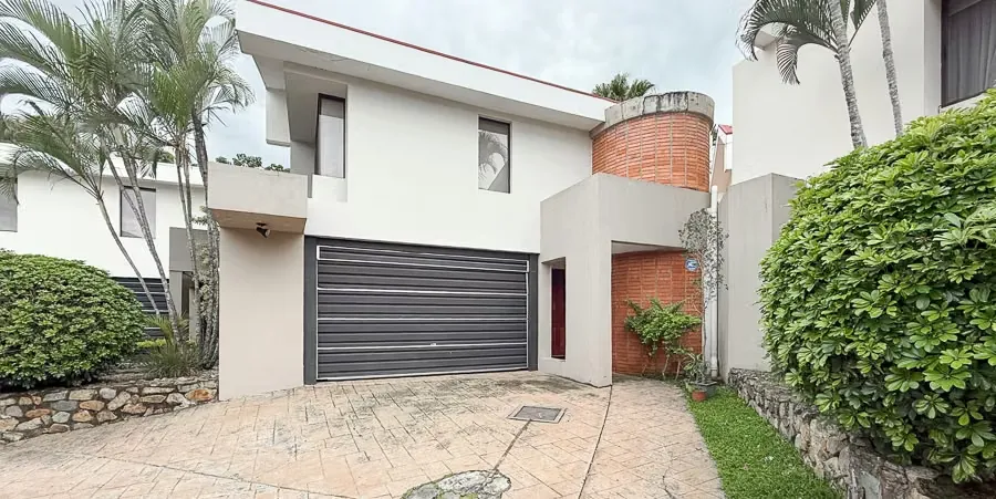Alquiler de Casa Amplia en Condominio, Escazú