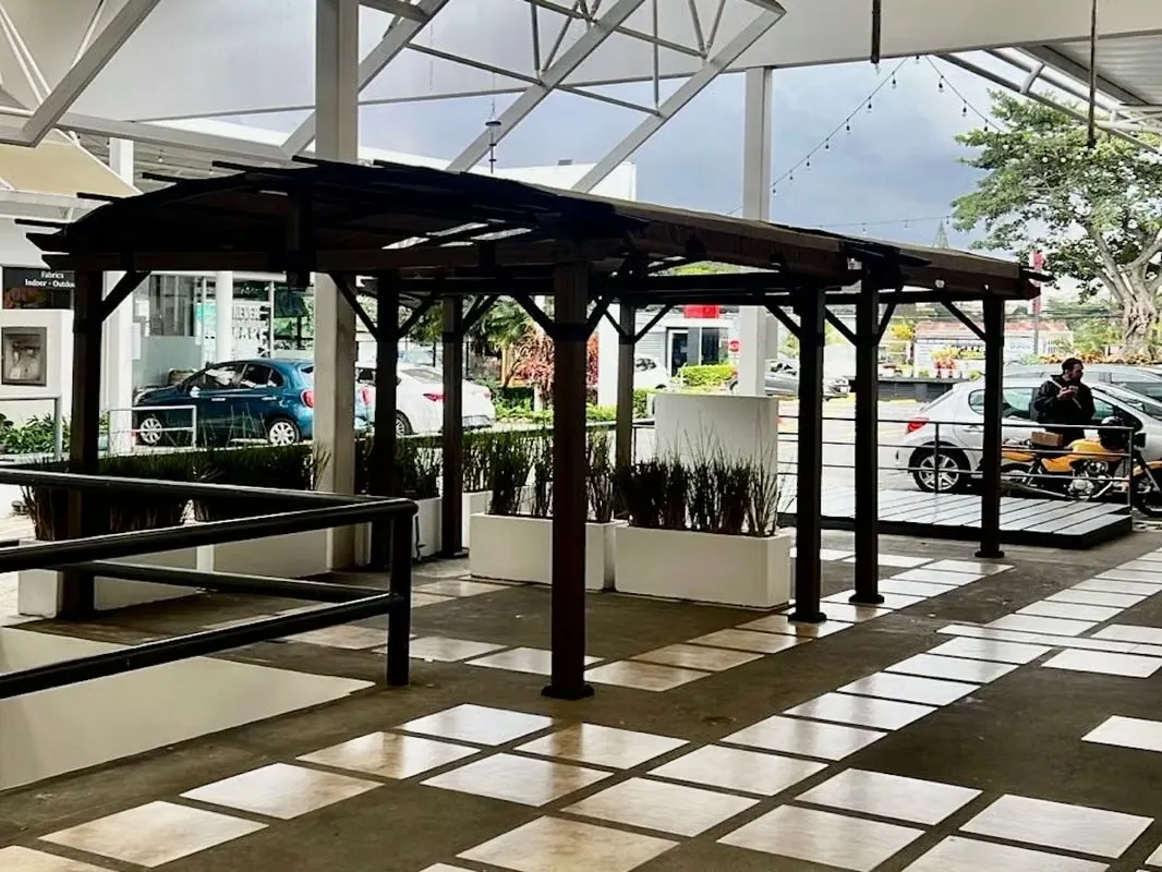 KIOSKOS EN PLAZA COMERCIAL - ESCAZÚ