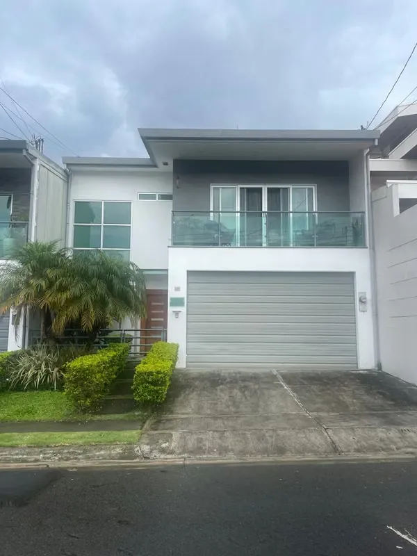 Preciosa casa en residencia cerrada !