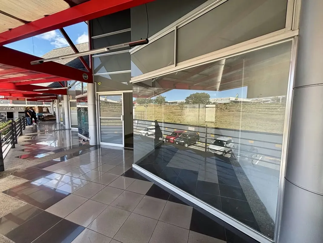 Alquiler de local comercial en Freses, Curridabat