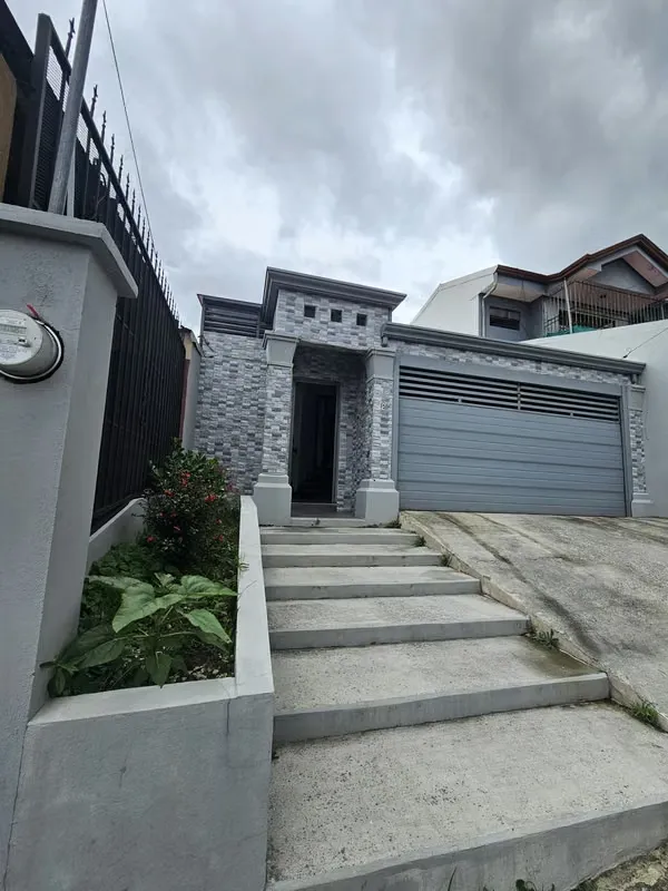 VENTA DE HERMOSA CASA EN MERCEDES NORTE, HEREDIA
