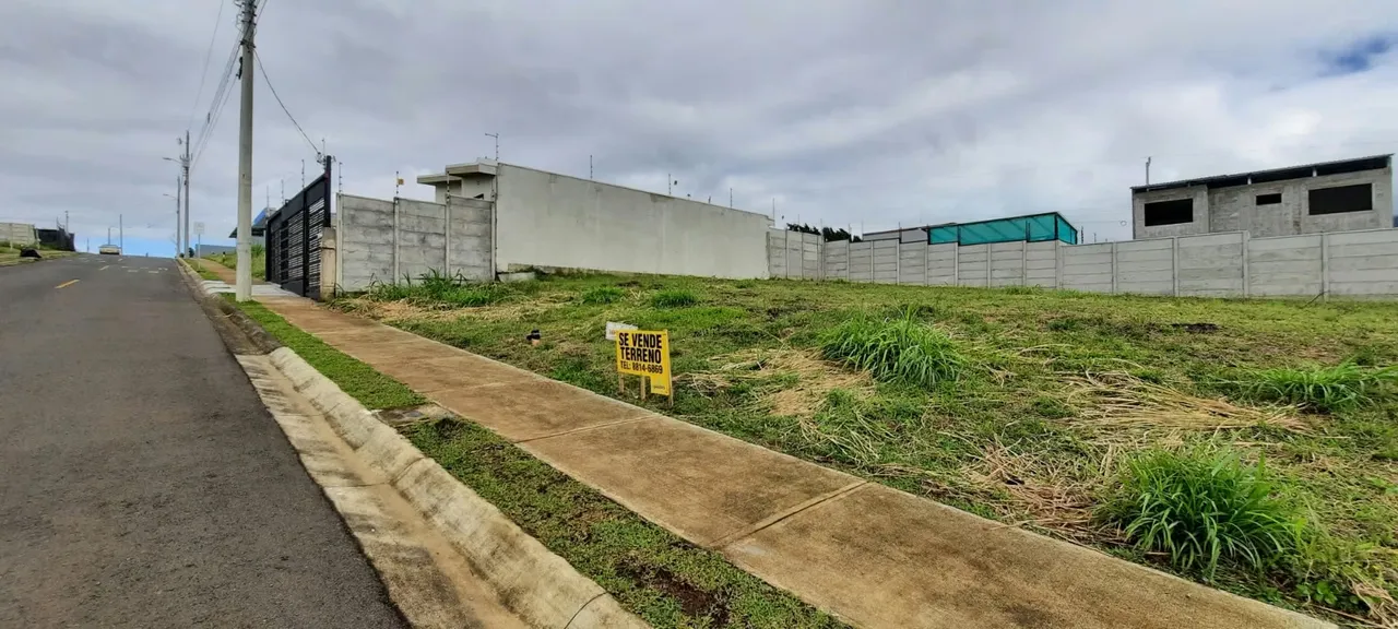 Venta de lote en San Isidro de Heredia | 300 m² en Residencial Jardines Santa Cruz