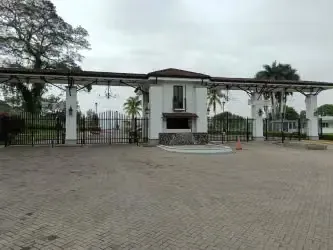Elija vivir en un lugar donde se combina con armonía el diario vivir y las responsabilidades para usted y su familia.