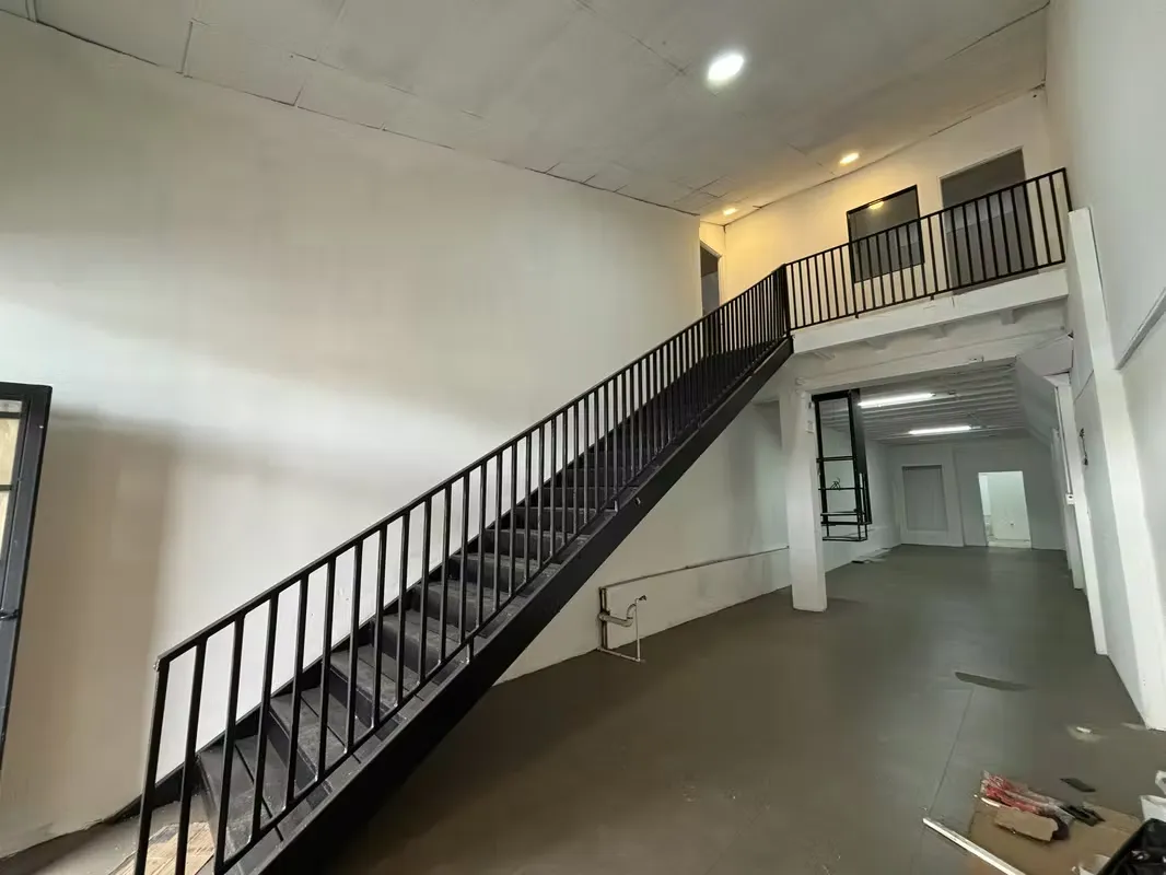 Ubicado en el corazón comercial de San Rafael de Escazú, este local ofrece exposición privilegiada en ...