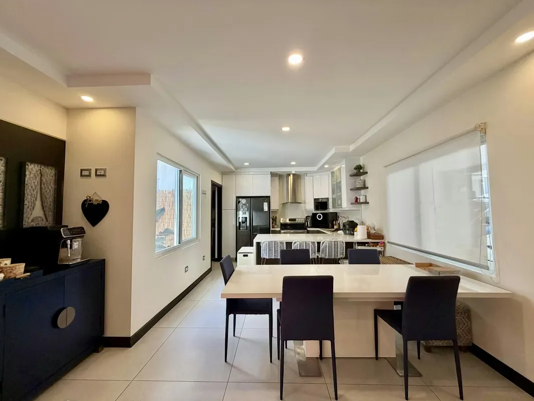 Hermosa casa en Venta en Condominio.