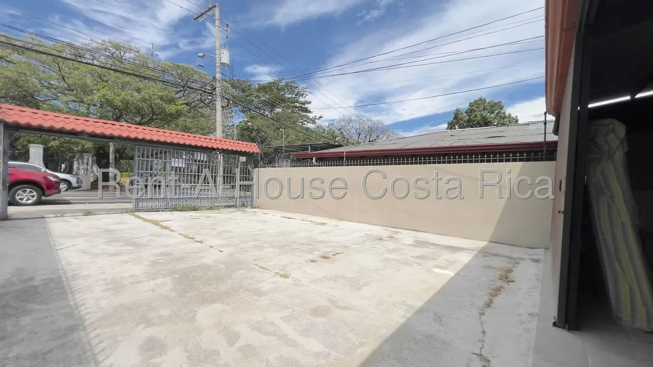 Venta de casa con uso mixto en Santa Ana Ideal para comercio