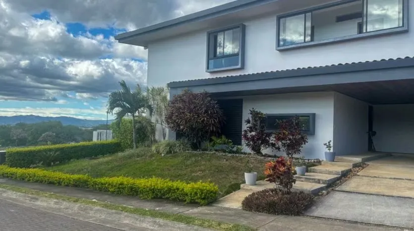 Alquiler de Casa en Hacienda Espavel con Apartamento Independiente