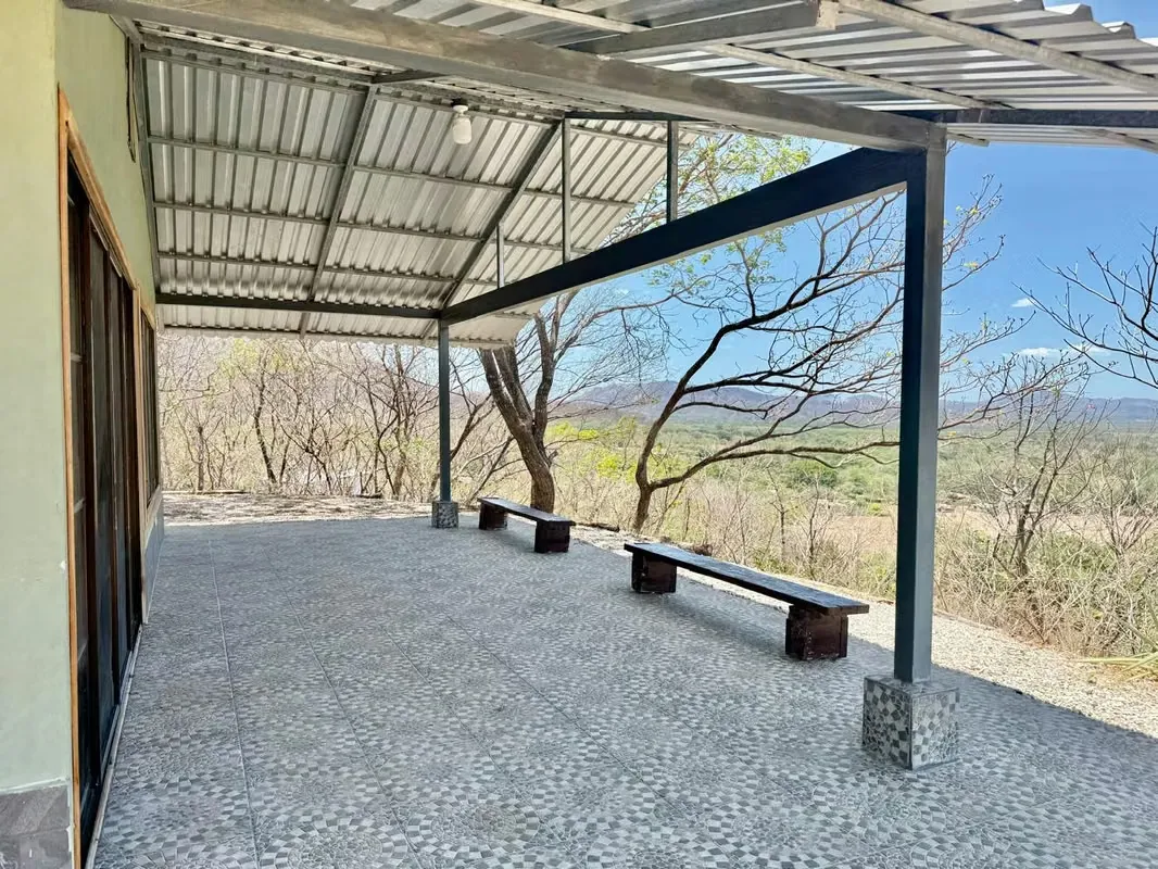 Casa con Vistas Panorámicas en San Pedro, Cerca de Tamarindo