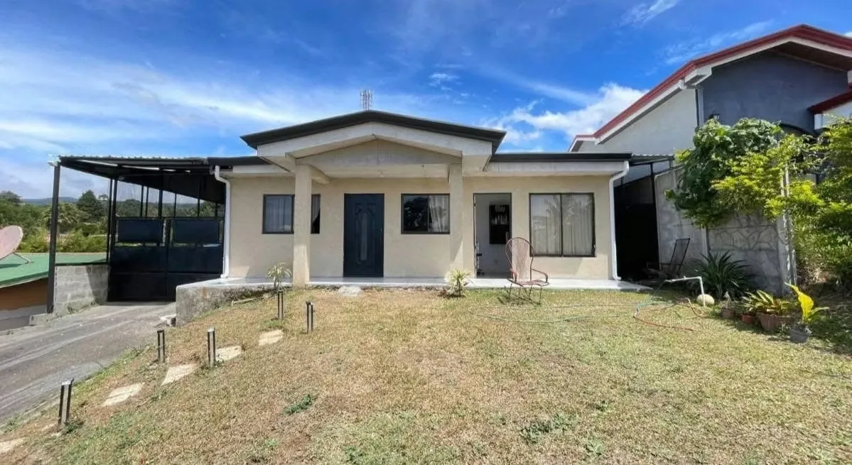 House for sale with beautiful land, view and spectacular sunsets San Isidro de Grecia Alajuela