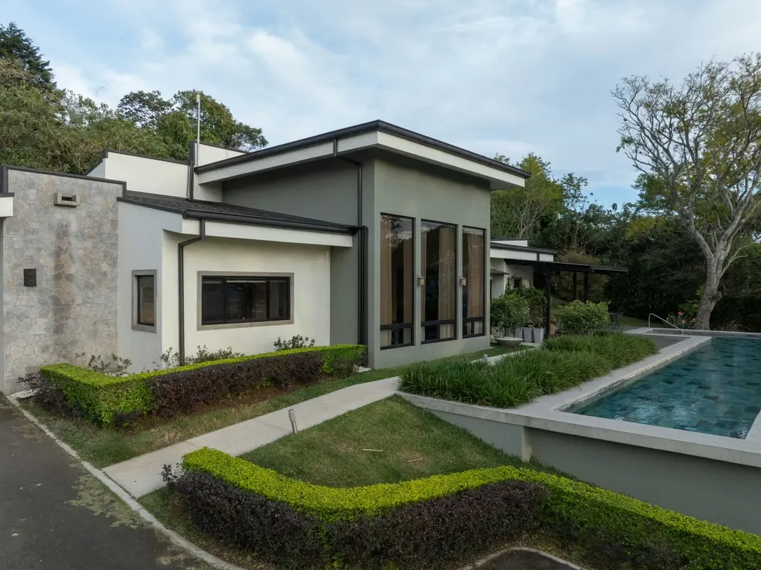 Casa en El Paraiso con la Mejor Vista  *PRECIO REDUCIDO*-GV