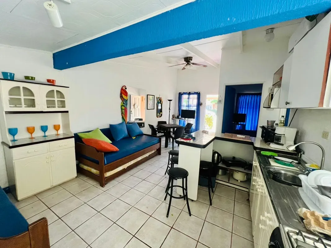 1-bedroom house for sale in a secure condominium with swimming pools in a very central location in Jacó!