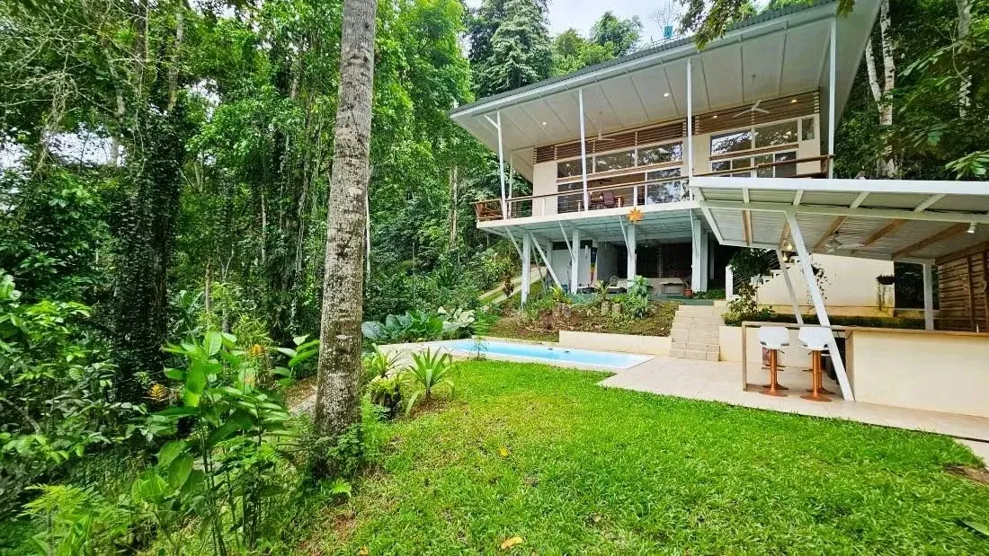 Located on the exclusive Paradise Street, this stunning 5,500 sq. ft (1,36 acres) property offers the perfect balance of total independence and modern comfort. Just ...