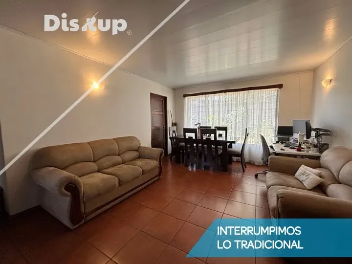 2-bedroom house for sale with large patio. Alajuelita, San José