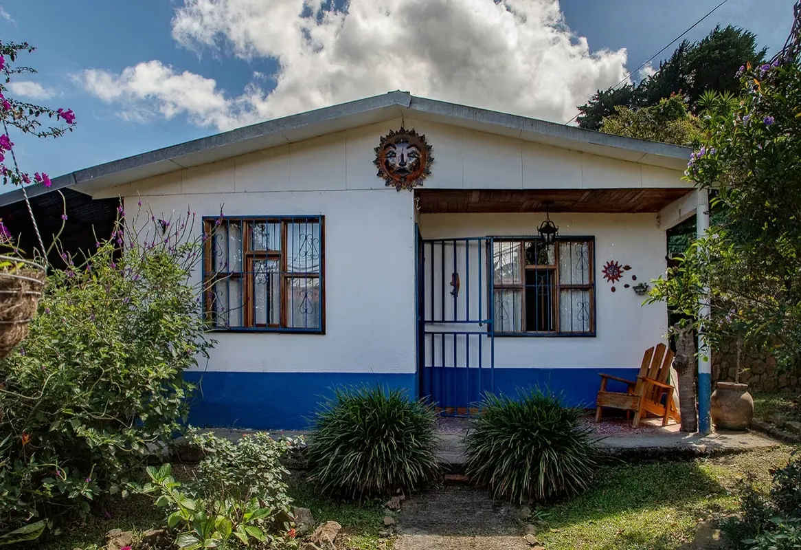 Casa en venta en Barrio El Carmen Escazú: Encanto Rústico y Privacidad Natural (Ref: 13)