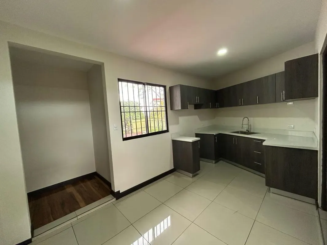 Alquiler de Apartamento Amplio en Barrio Luján