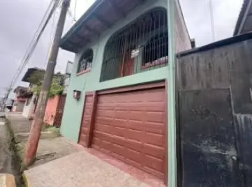 MA Asesoría sells two-story house in San Ramón center, near the hospital.