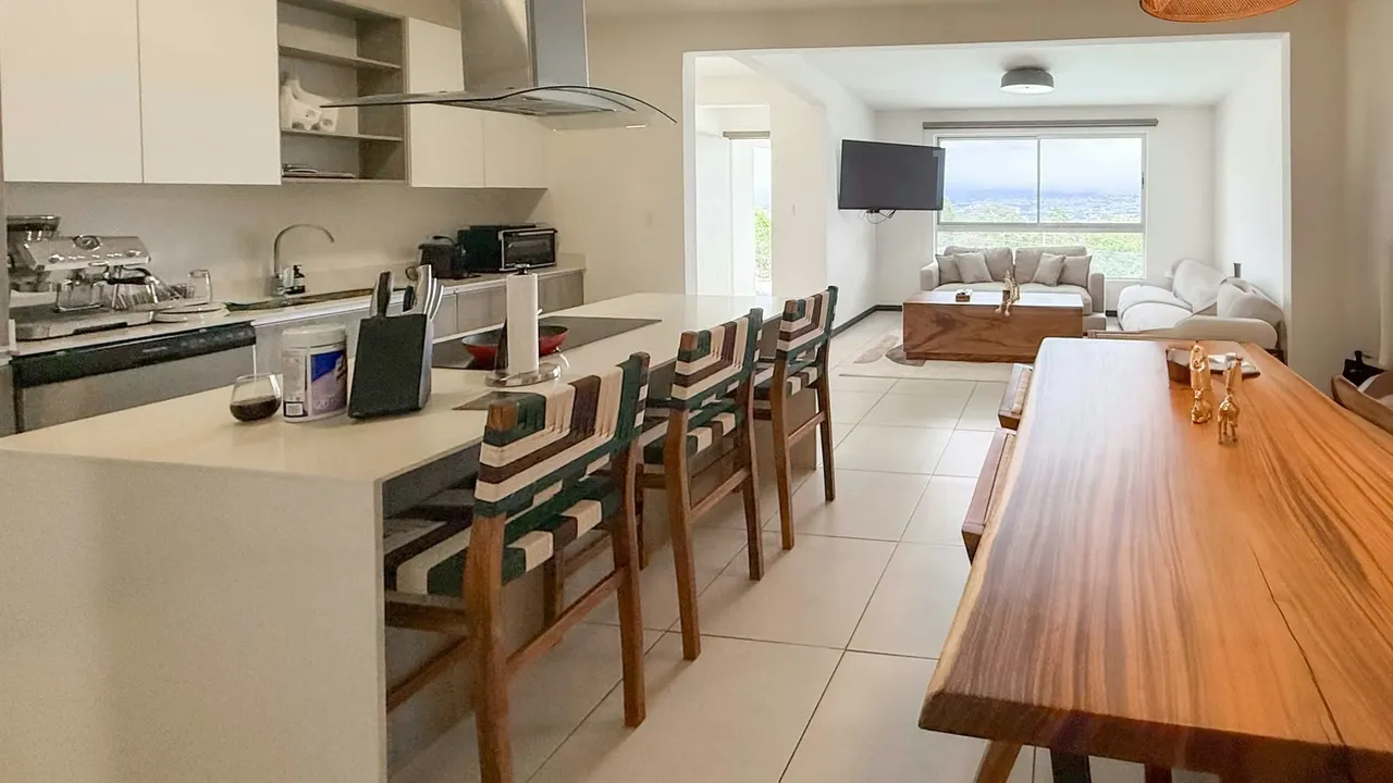 Alquiler Apartamento en Condo con Vistas Panorámicas, San Antonio de Escazú