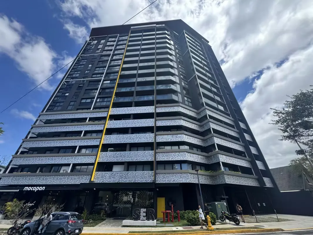¡Vive en el corazón de la zona más vibrante de San José! Este espectacular apartamento tipo estudio en el icónico edificio ...