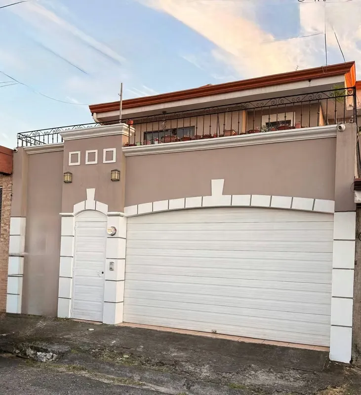 Se Vende Amplia Casa en San Rafael de Heredia