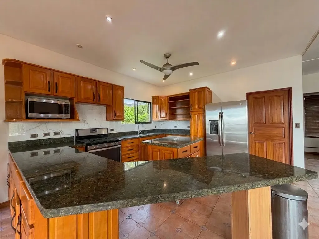 Property located in Alto de San Rafael, Ciudad Colón, in a residential area recognized for its tranquility, large green areas, abundant ...