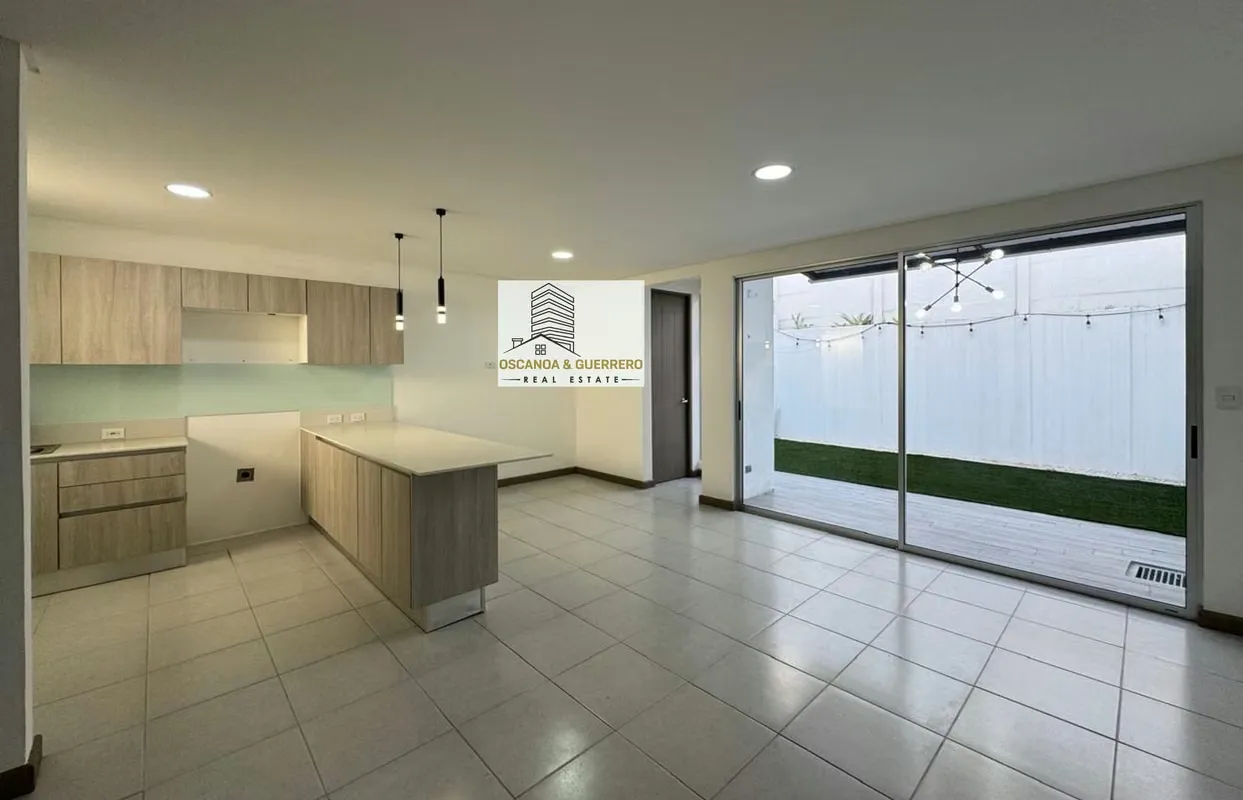 ALQUILER Casa de 2 Dormitorios En Condominio BLUE, Los Arcos, Heredia