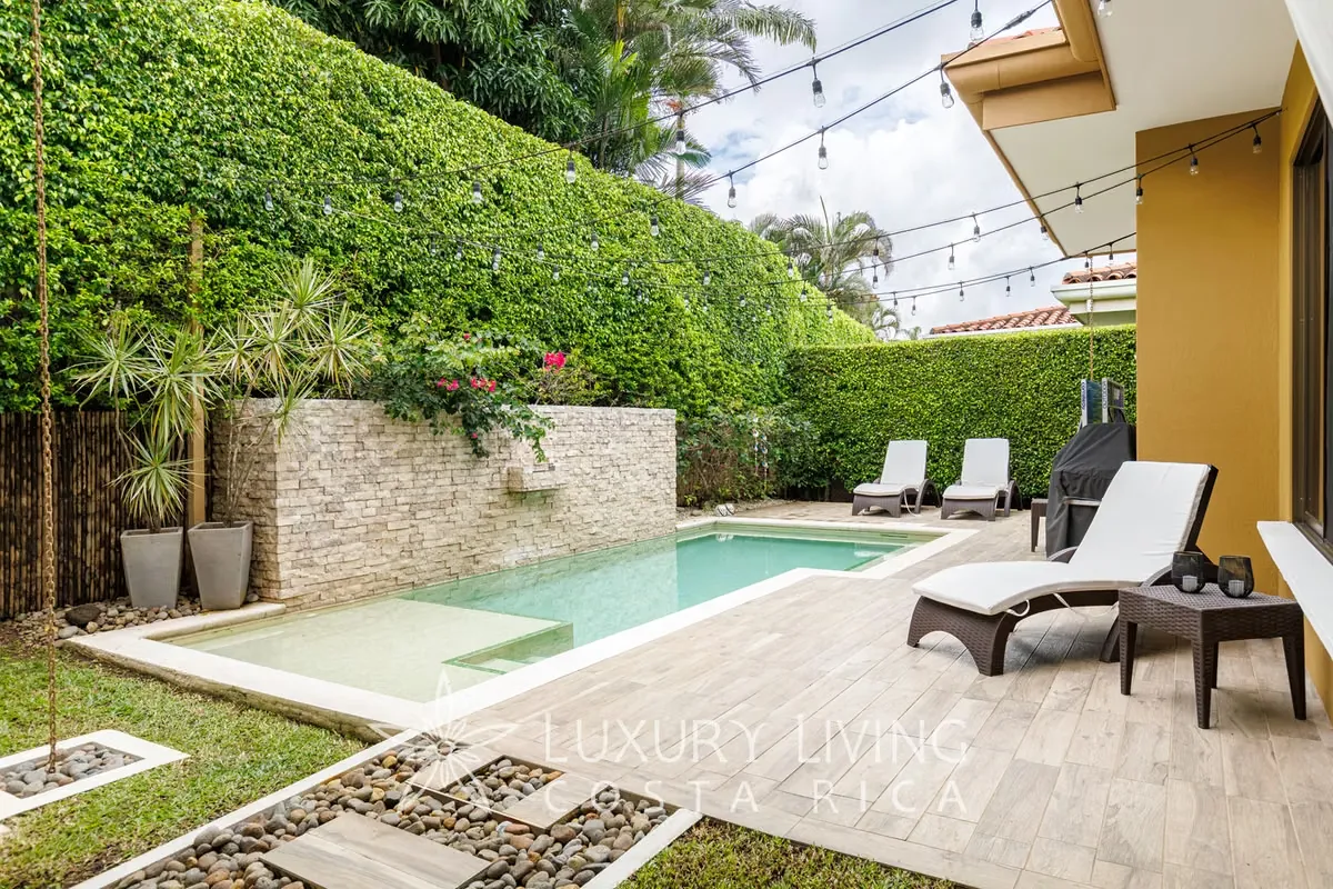 20392 – House for rent with pool, 4 bedrooms. 1 level in a gated community