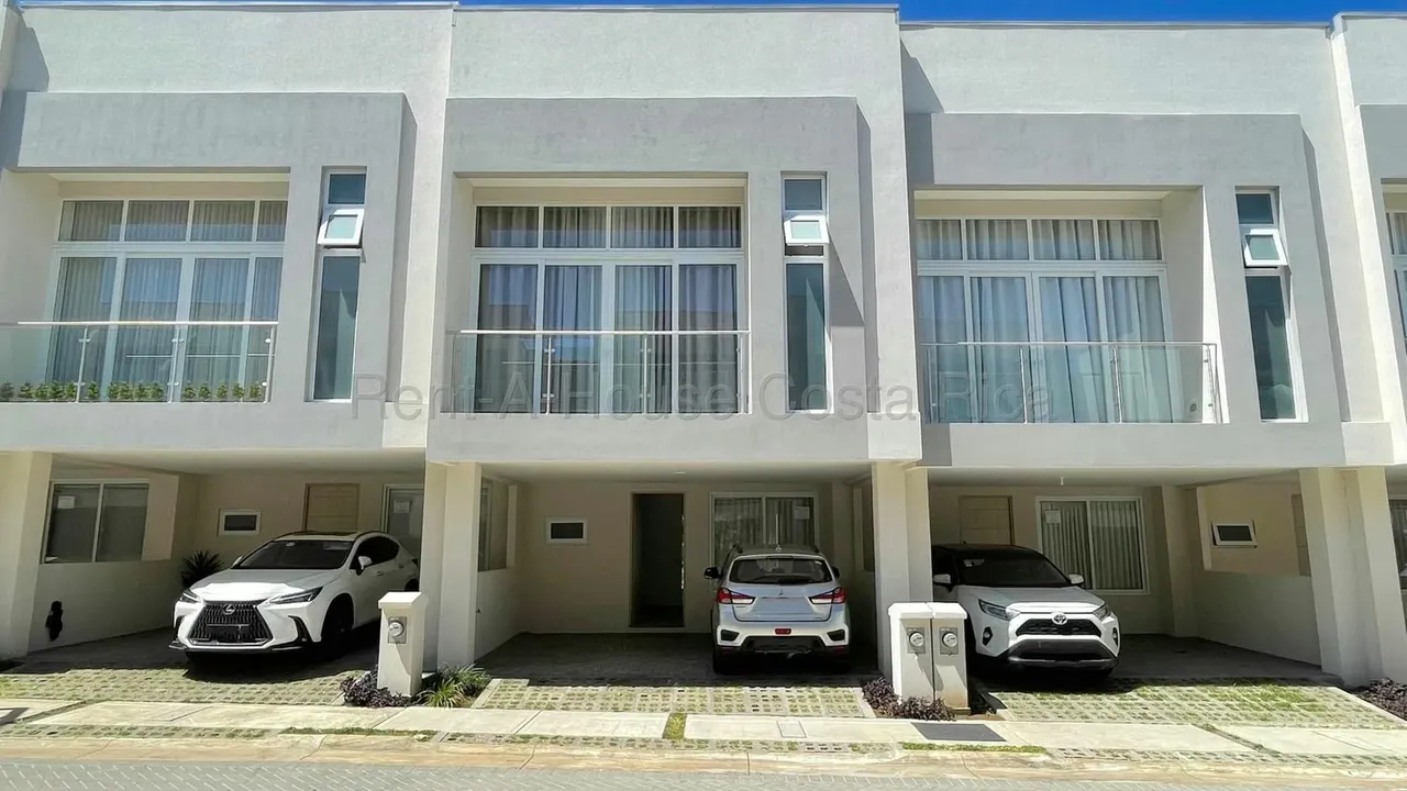 Casa en alquiler en condominio 3 - 10 San Rafael Escazú