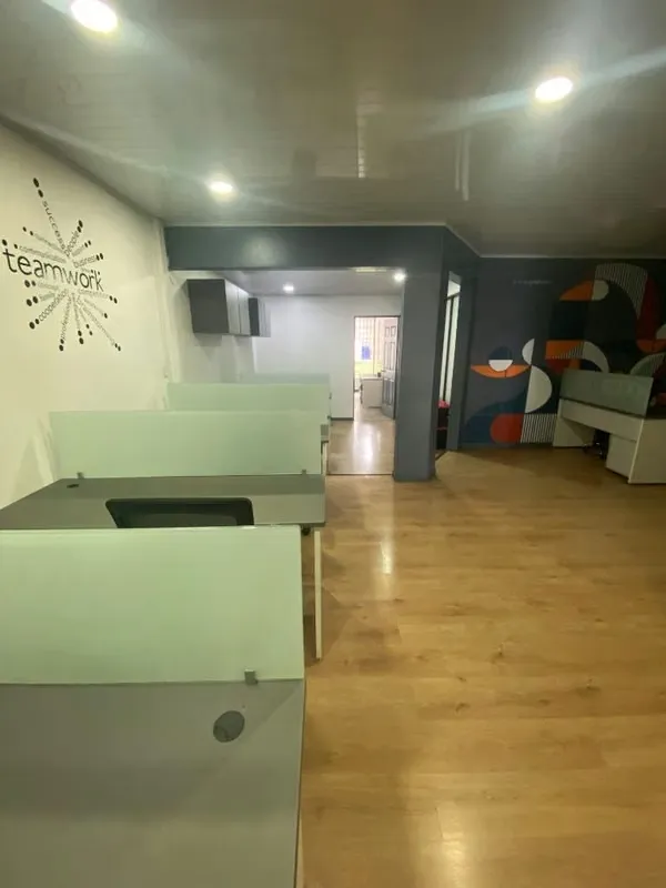 Amplia casa en alquiler ubicada en Rohrmoser, especial para oficinas con mobiliario incluido!
