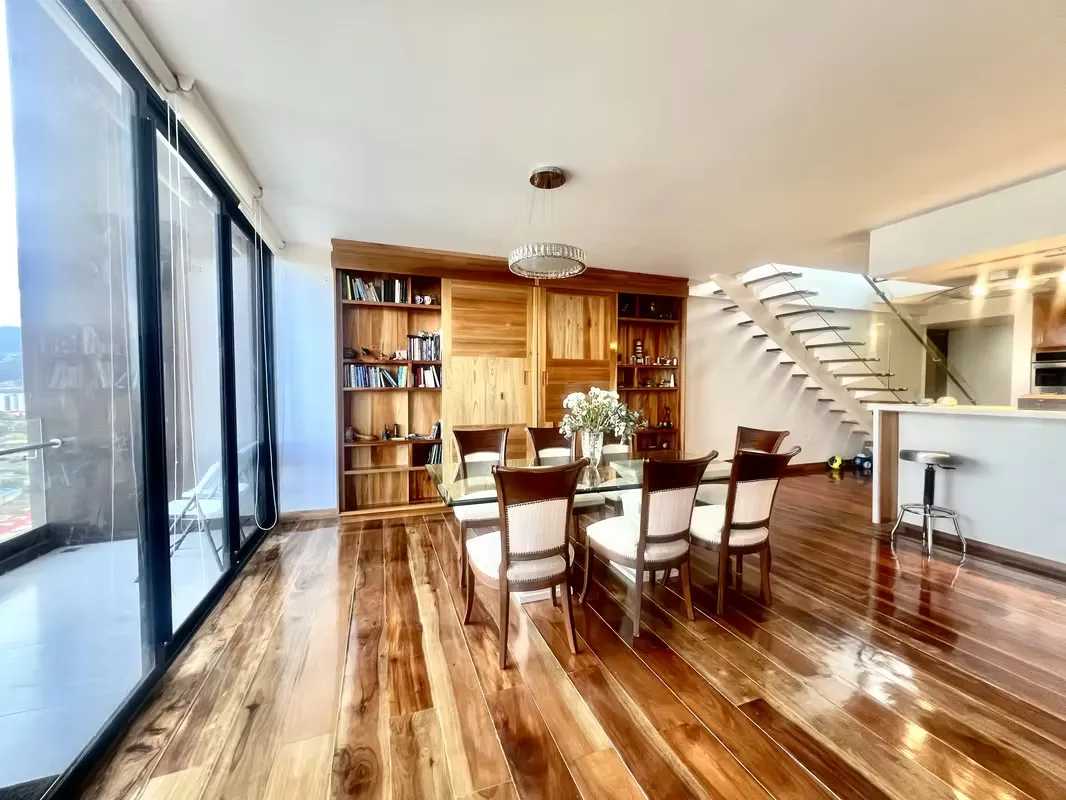 OPORTUNIDAD!!! PENTHOUSE PRECIOSO 260m2  CON DETALLES EN MADERAS DE DOS NIVELES 220M2 NUNCIATURA