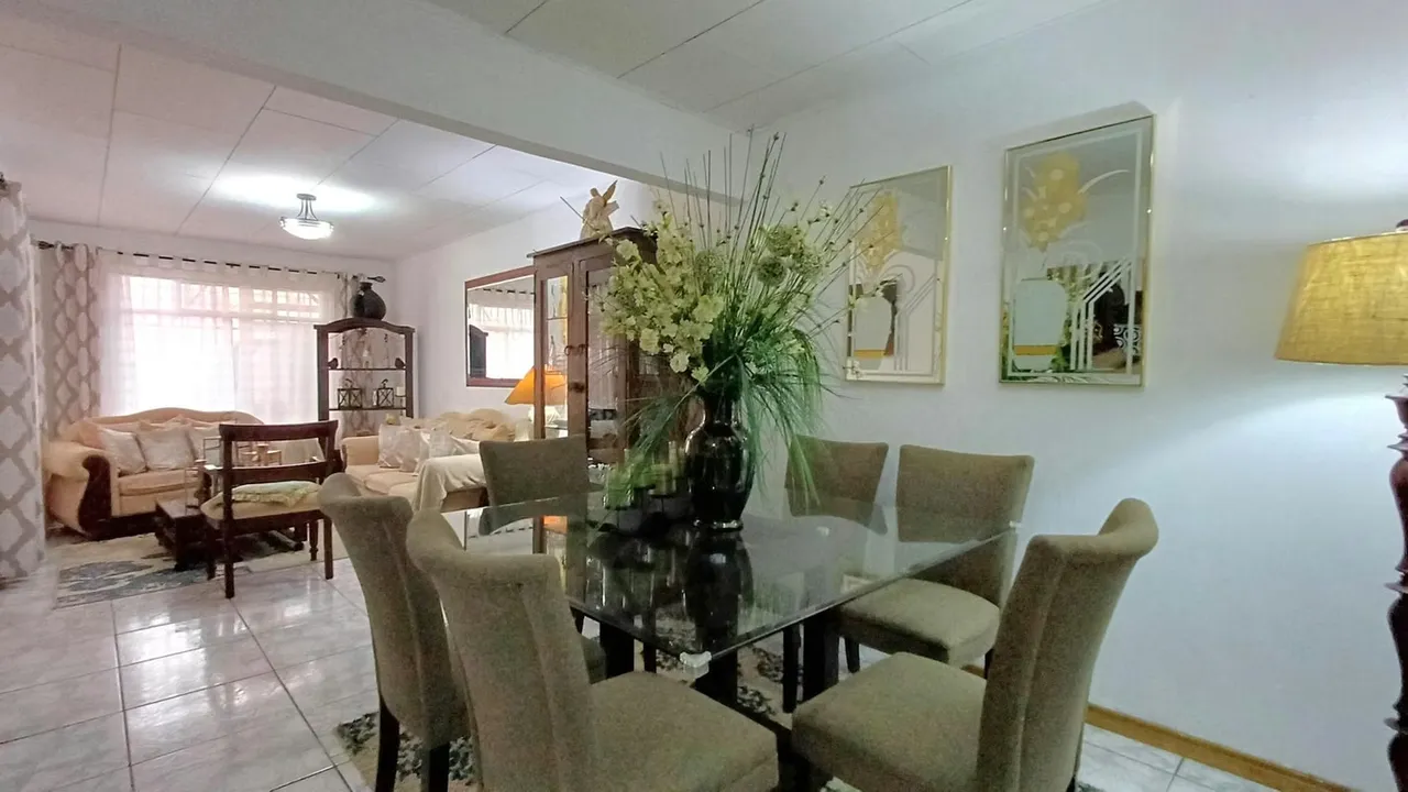 House for Sale with Independent Apartment in Ipís, Goicoechea
