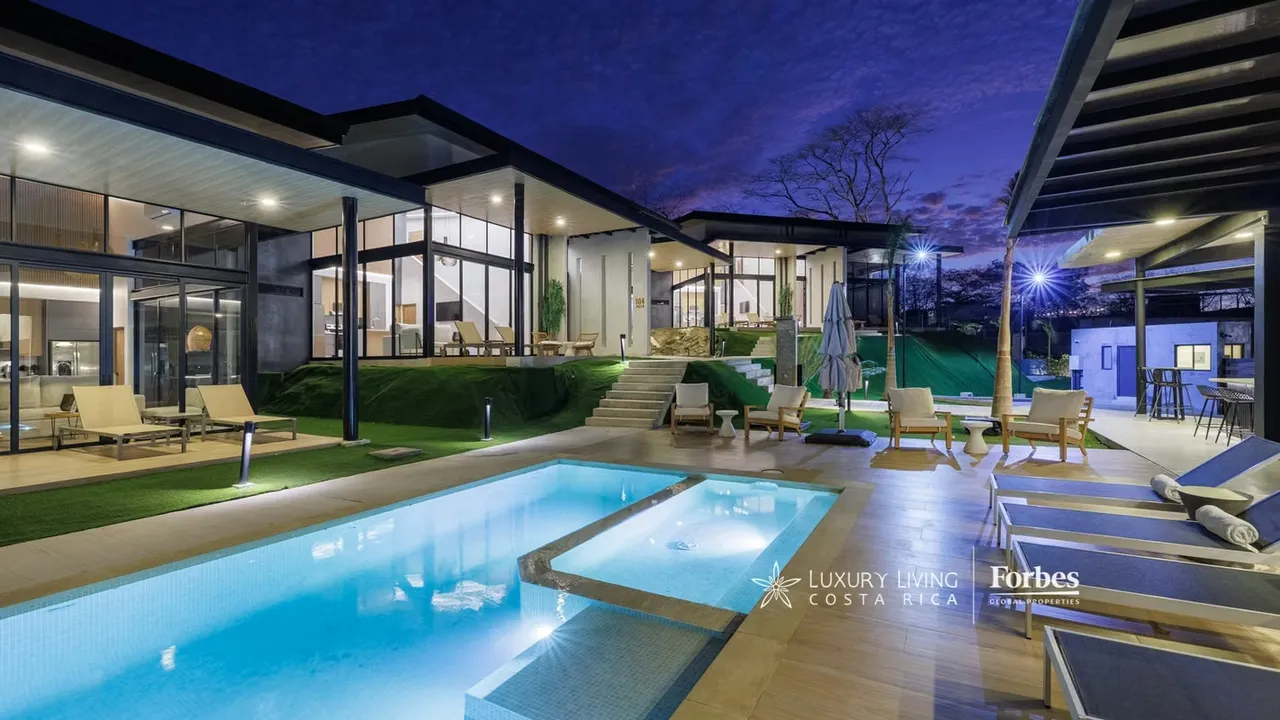 Serenità Tamarindo is a turnkey multi-villa investment property located just 10 minutes from Tamarindo in Guanacaste, Costa ...